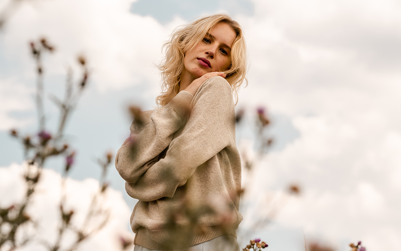 Kleidung, die aus einer Mischung von Hanf- und Nesselfaser hergestellt ist, bietet eine Reihe von Vorteilen: